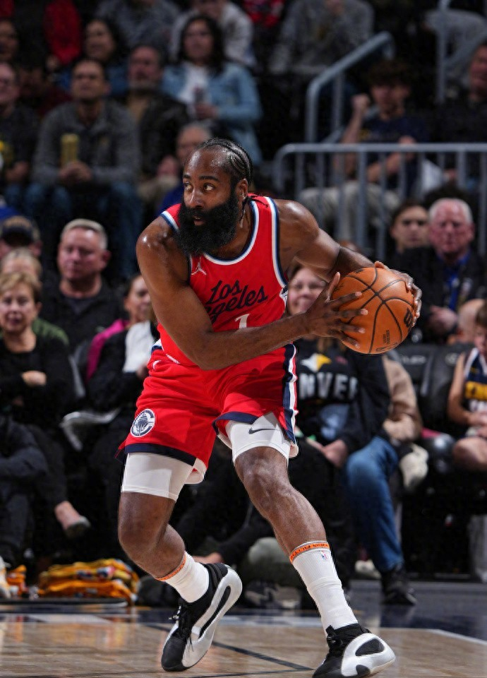 今夜体能课后；洛杉矶湖人外线爆发备战欧超杯；悬念犹存；医务组通报恢复的简单介绍