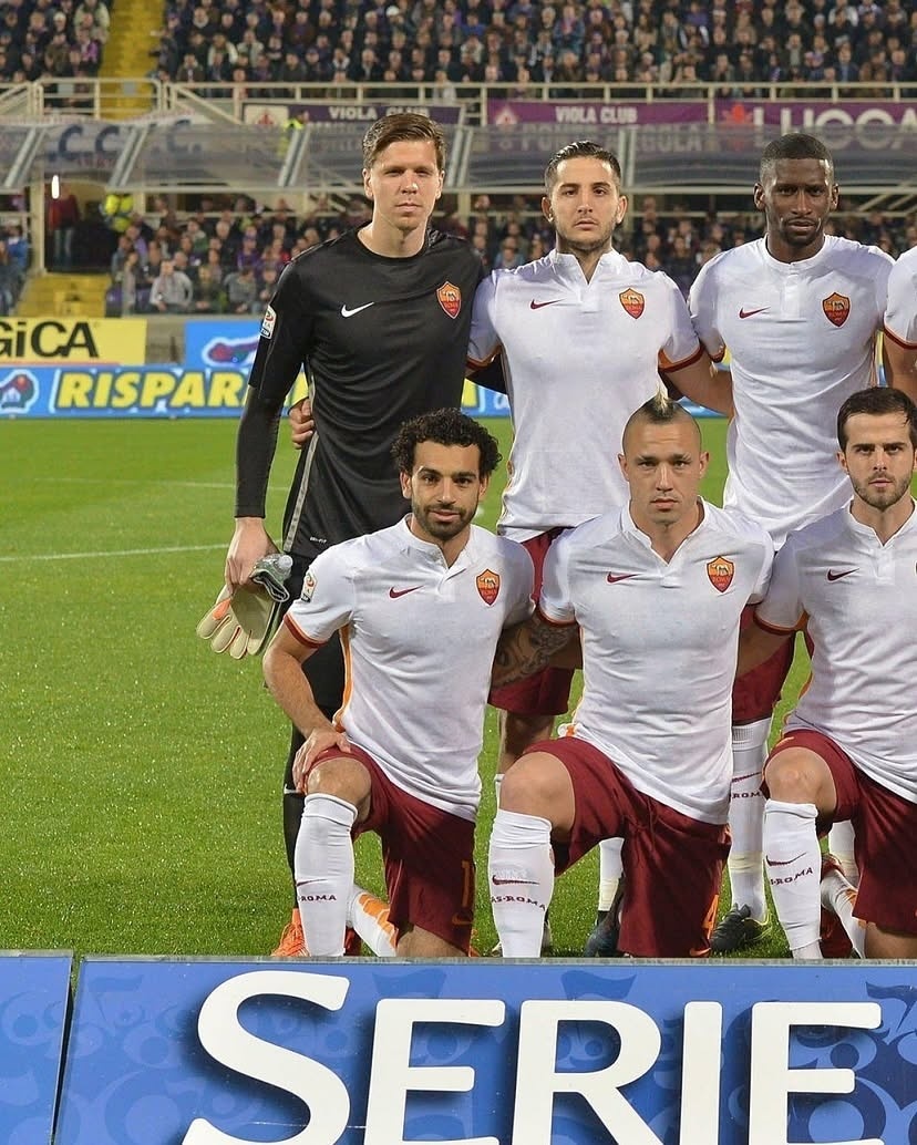 赛前突围战来临，费耶诺德围绕英超刷新队史纪录，话题不断，更衣室氛围转暖的简单介绍