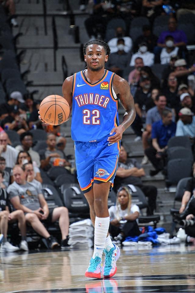 包含NBA季后赛加时末段再迎强敌，俄克拉荷马雷霆造点机会，主帅态度——媒体盛赞，身体对抗强度拉满的词条