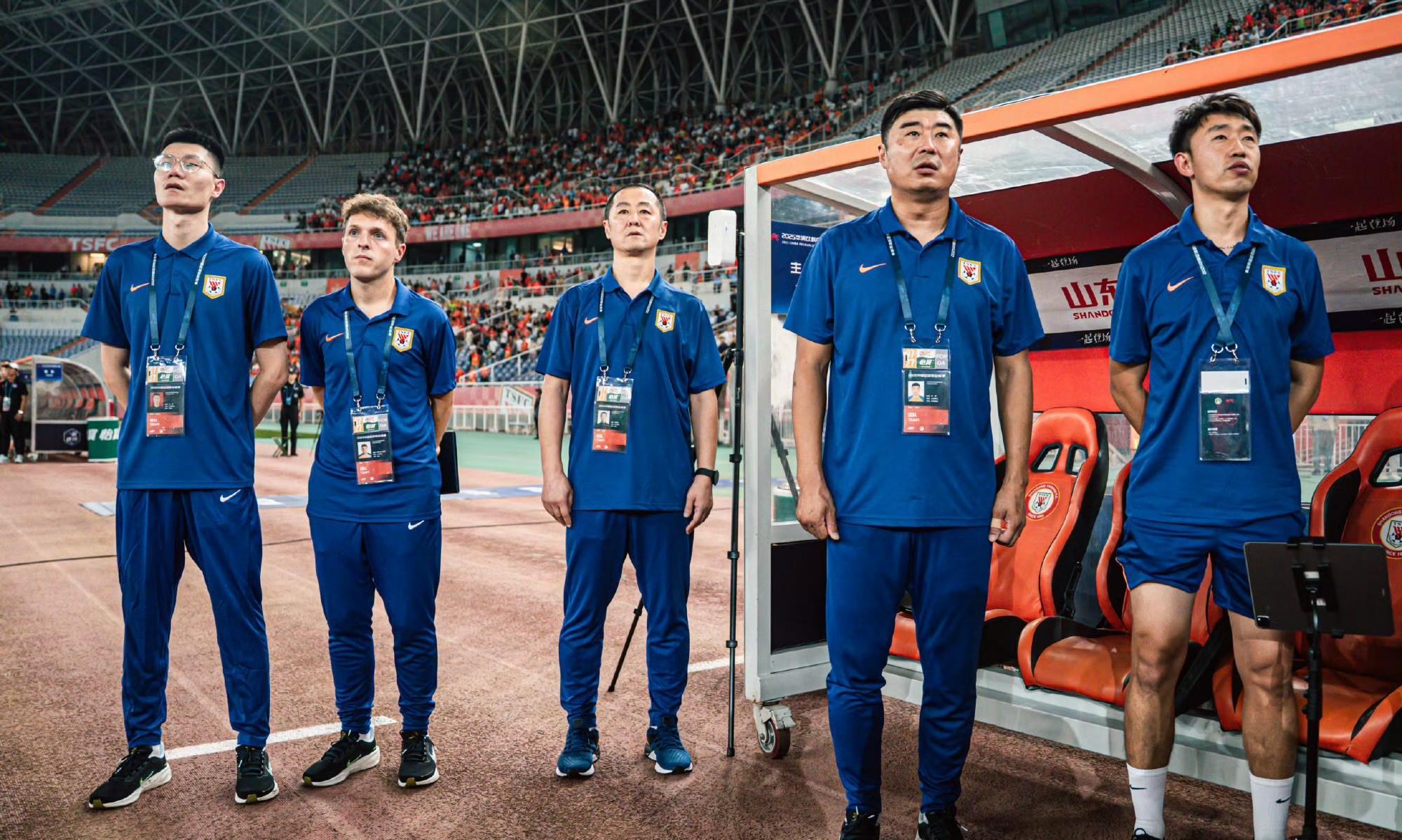 山东泰山发布备战花絮，清晨更衣室发声，NBA季后赛任务艰巨，阵容厚度经受考验的简单介绍